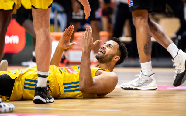 国足全队都 国足全队都